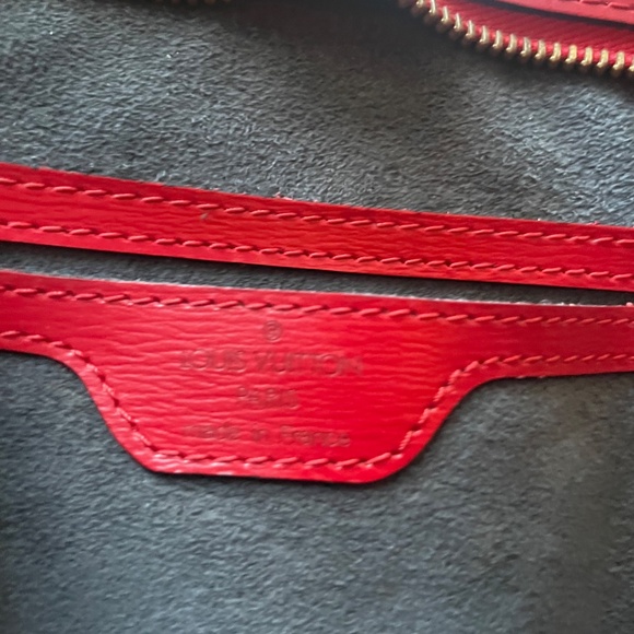 LOUIS VUITTON - SAINT JACQUES - RED PURSE - Picture 8 of 16